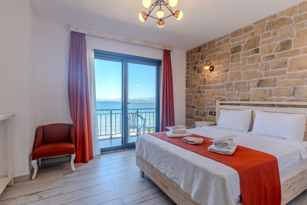 Neo Beach Cunda deniz manzaralı oda